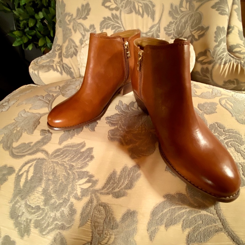 Antonio Melani brown leather booties size 8.5